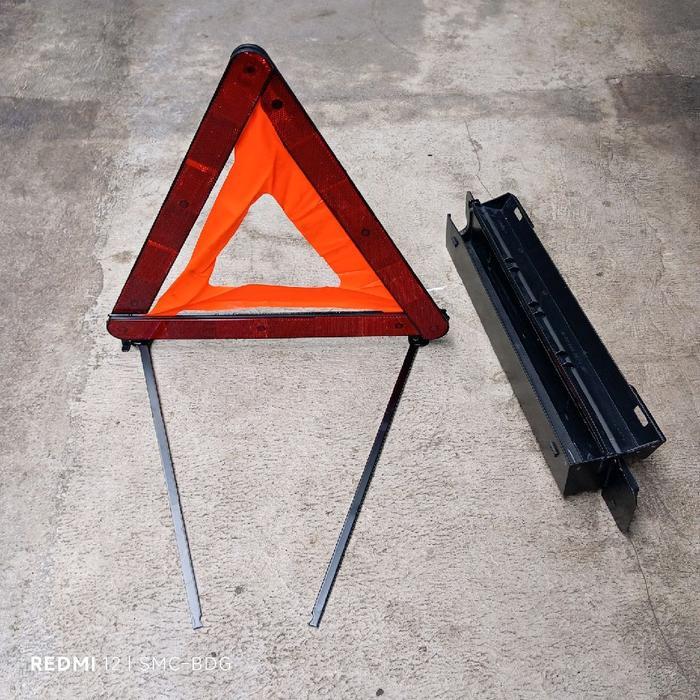 keselamatan segitiga pengaman darurat emergency kit warning triangle mercedes-benz mercy a140 a160 w