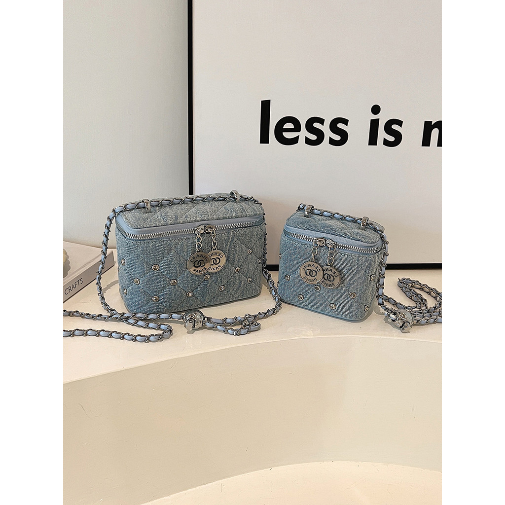 Tas Kotak Quilted Gaya Baru Terinspirasi Chanel dengan Denim Mewah