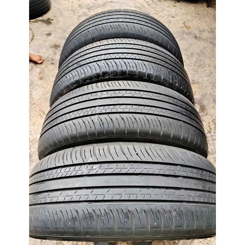 BAN MOBIL R17,UK 215/60 R17 BAN MOBIL  BERKUALITAS SIAP PAKAI TUBLES RING17,MERK DUNLOP