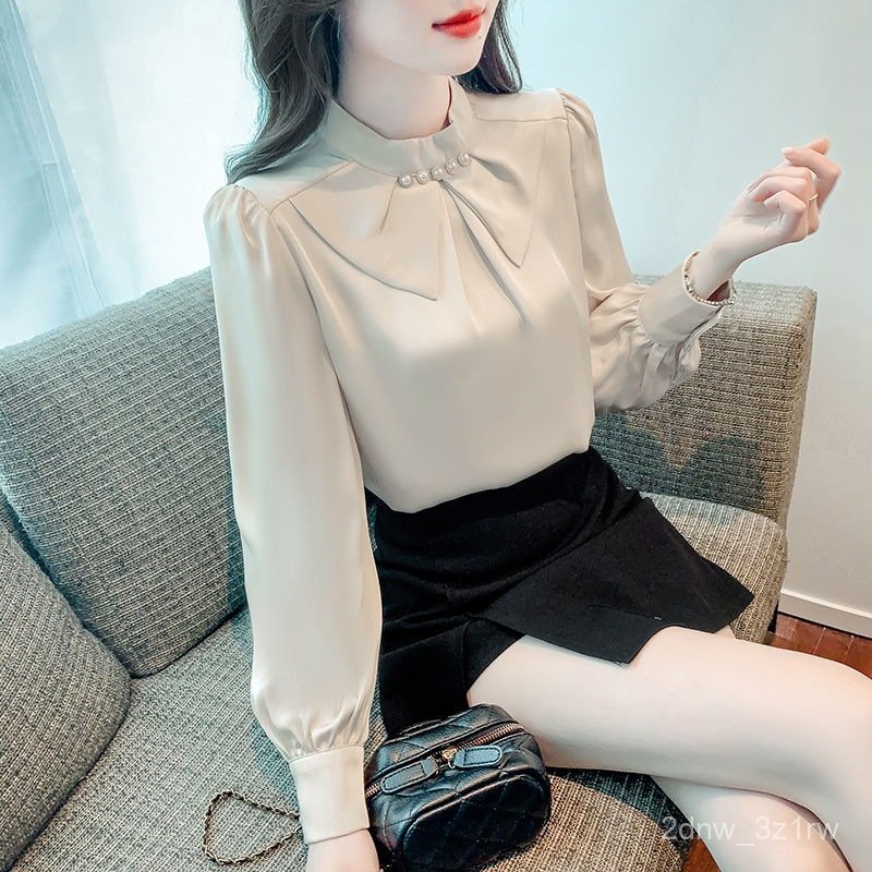 Blus sifon wanita yang modis dan bergaya