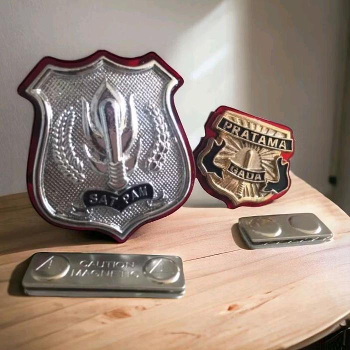 (Style Mall.id) PIN LENCANA  SATU SET SATPAM GADA DAN KEWENANGAN  MAGNET MIKA