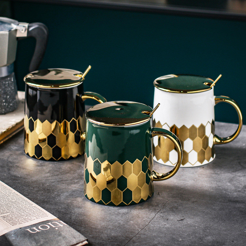 RoyalHuis Gelas Minum Set Keramik Motif Segi Enam Dengan Tutup Dan Sendok Gold/ Ceramic Mug Set With