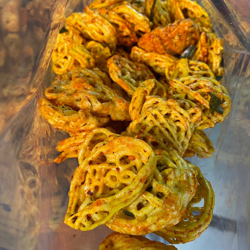 Krupuk Mie Pedas Daun Jeruk 200gr Renyah Pedas