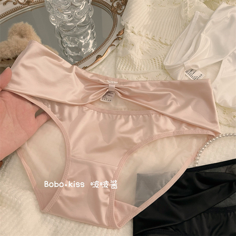 Celana dalam wanita berbahan satin tipis dengan jaring berlubang, bernapas dan nyaman.