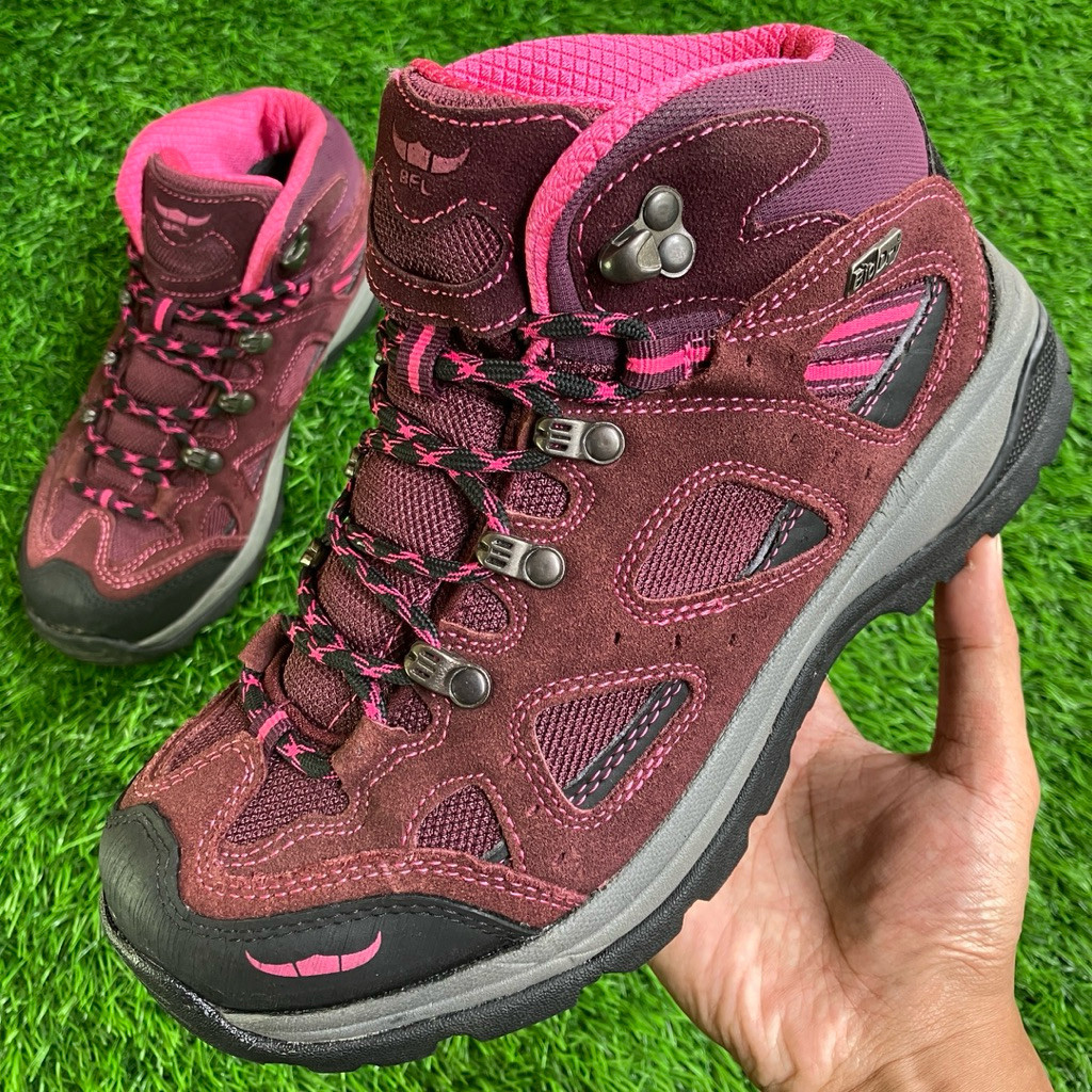 Sepatu Gunung BUFFALO Mid ukuran 39 Outdoors shoes Tangan Ke-2