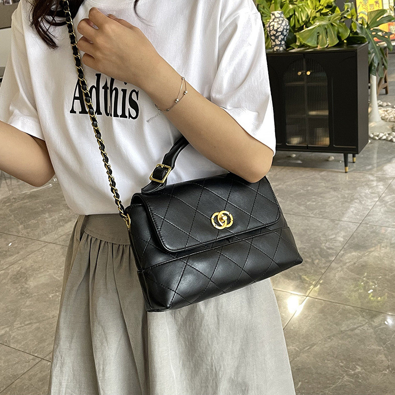 Tas Wanita Fashion Baru Tas Kecil Gaya Chanel Tas Quilted Rantai Matte Tas Selempang