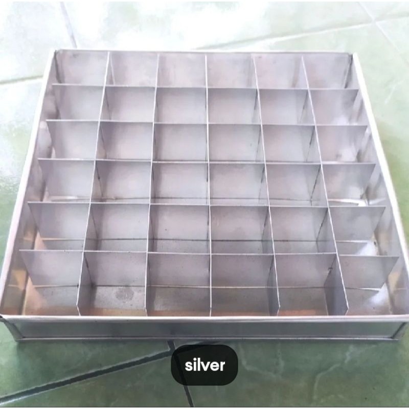 1 Set Loyang Dan Sekat Ukuran 22x22x4 Cm Lubang 16/20/24/25/30/36/100 / Loyang Sekat Brownies Sekat 