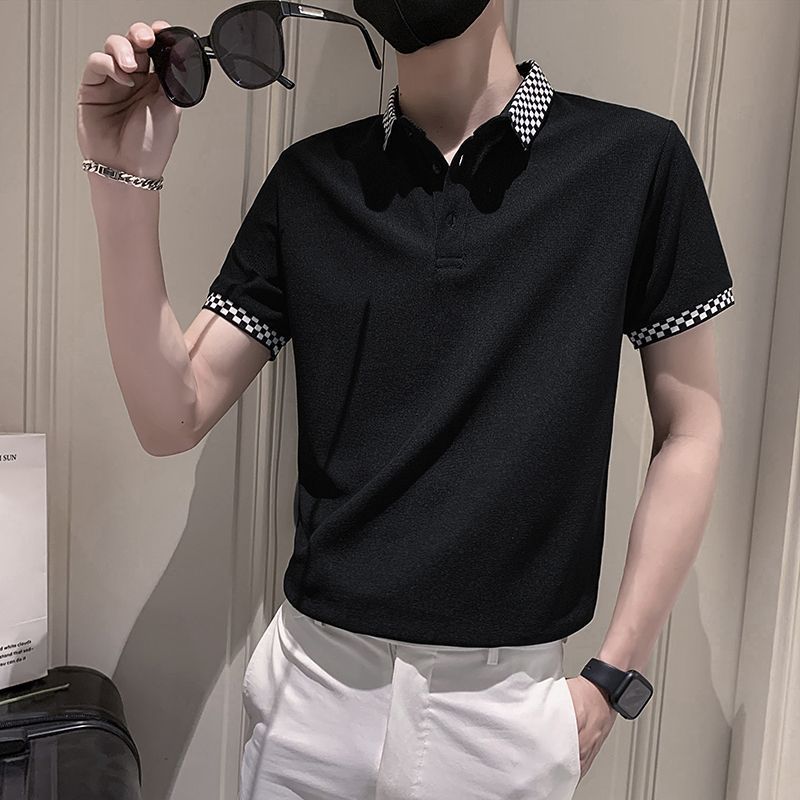 Kaos polo lengan pendek berkerah kotak-kotak hitam putih untuk pria