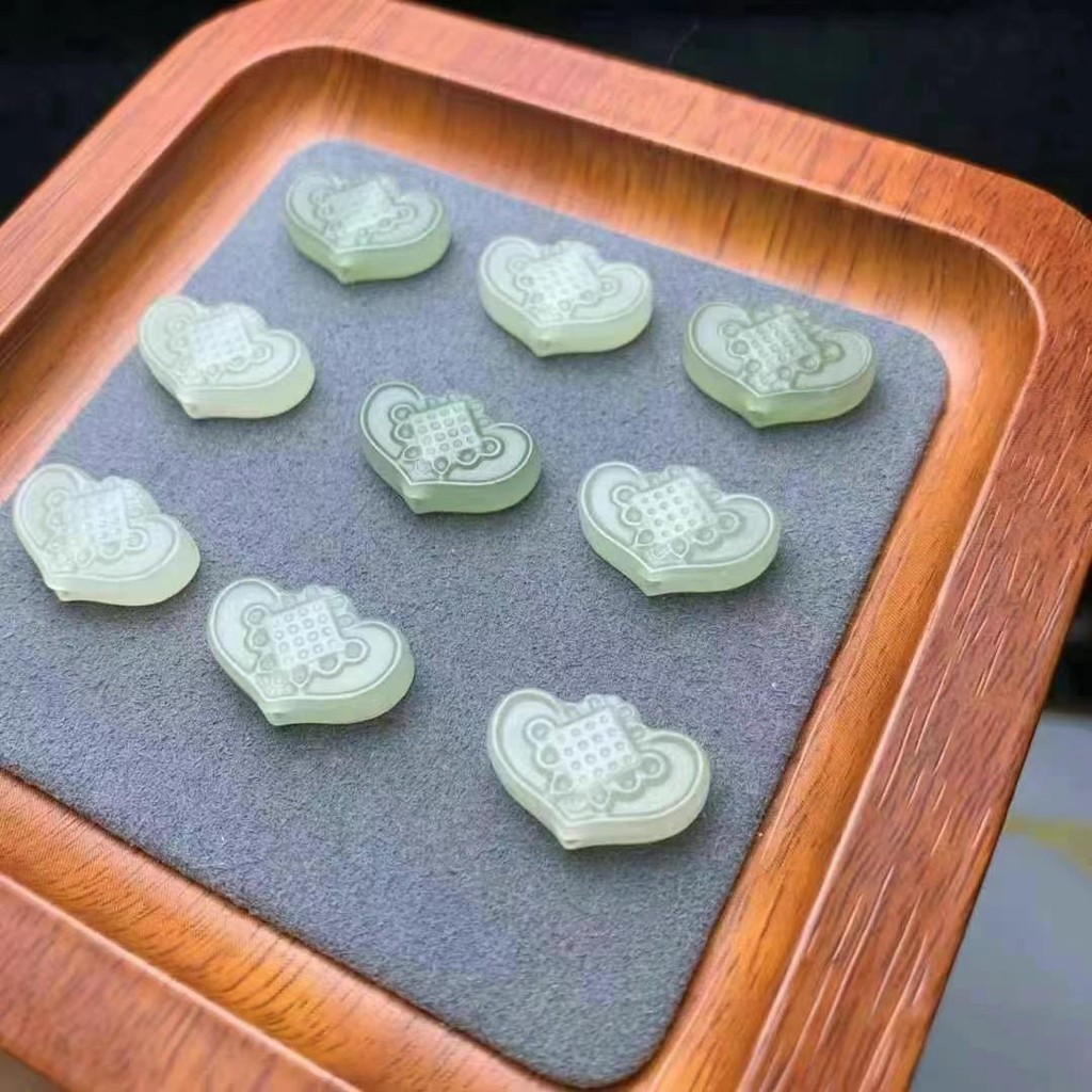 Liontin Hetian giok Qinghai {simpul Cina}