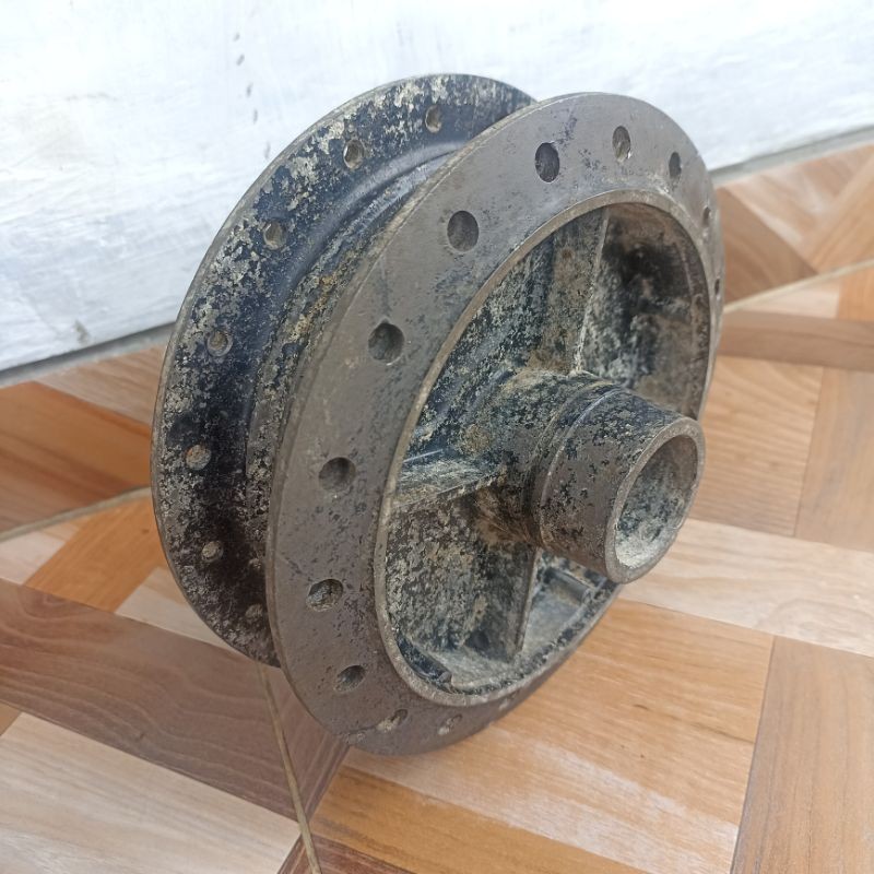 tromol roda belakang rear hub whell Suzuki RGR gsx thunder 250 trz katana gp100 gt125 250 Original