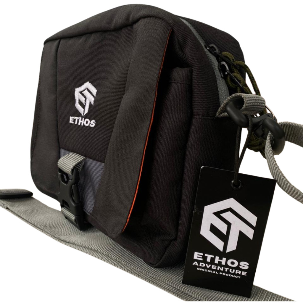 Tas Selempang Ethos Original T.P HZL ASCENT TRAVEL POUCH Hitam Tali Abu-Abu Tas selempang Wanita Pri