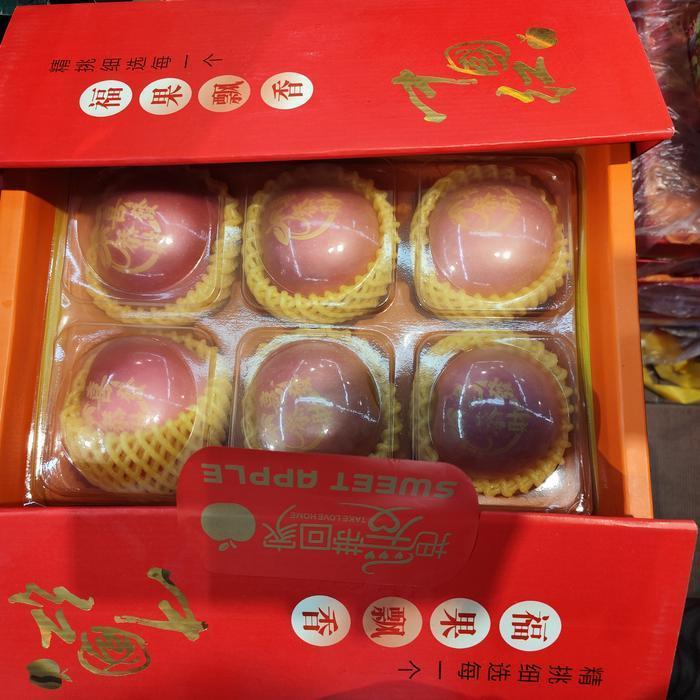 Apel Fuji Tato premium isi 2 karton 12 pics spesial Gift Box