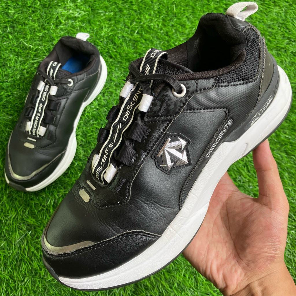 Descente Running shoes black leather ukuran 39