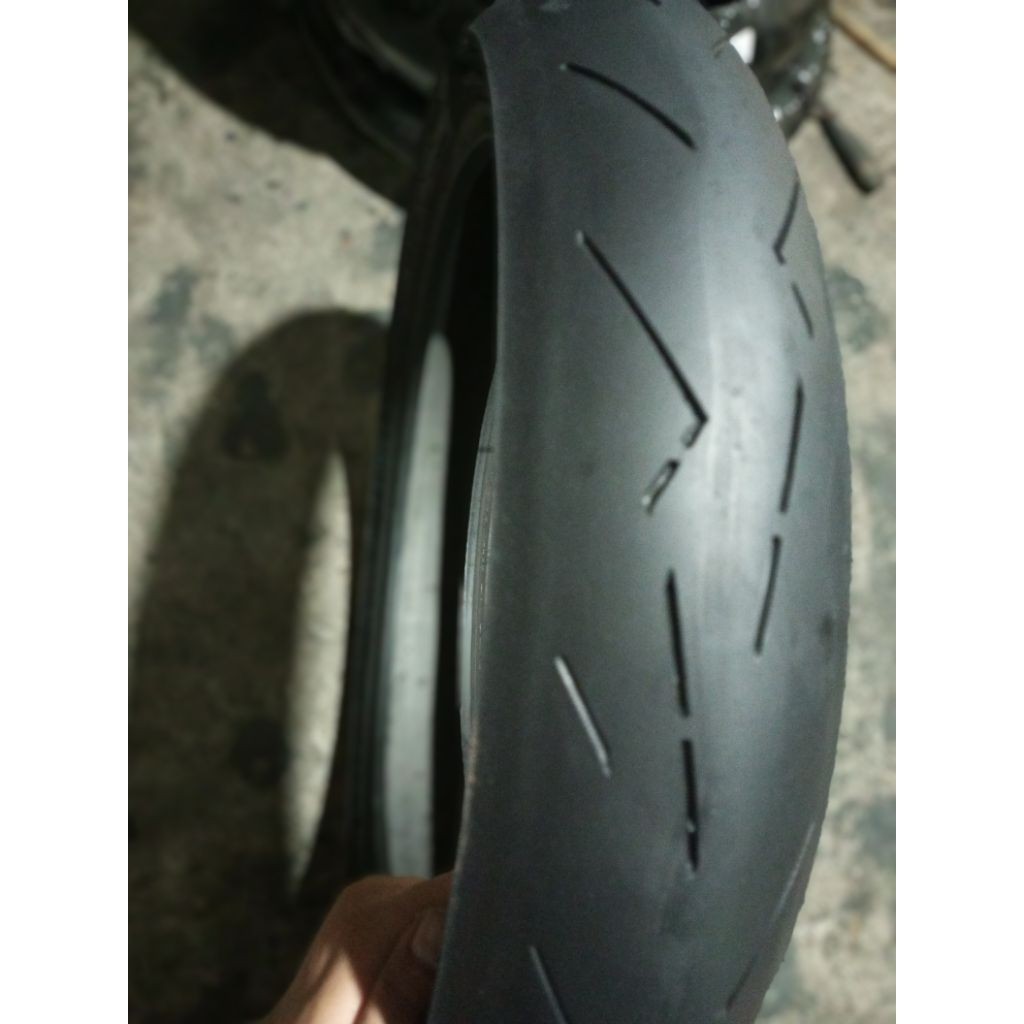 Ban Race Soft Ukuran 100/80-17 & 110/70-17 Merek Pirelli