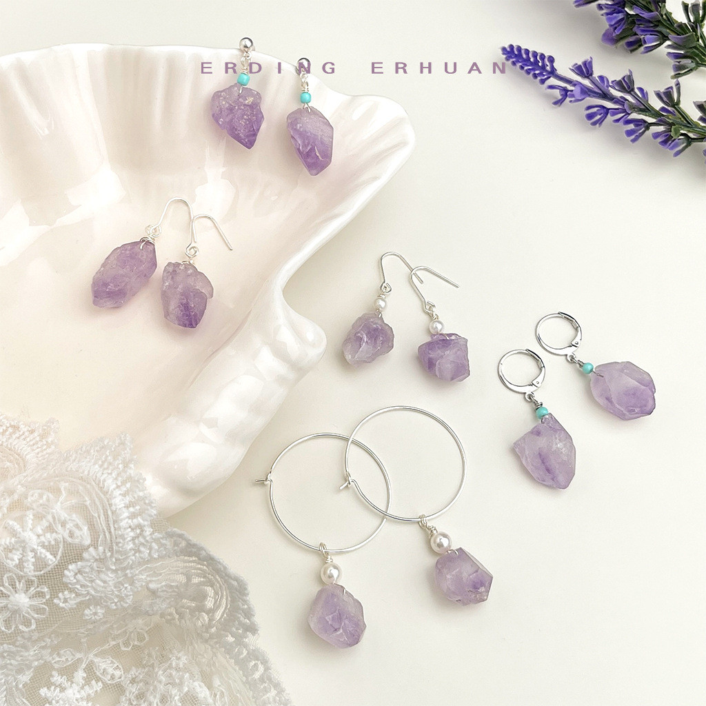 Anting-anting batu alam ametis desain asli elegan warna ungu lavender.