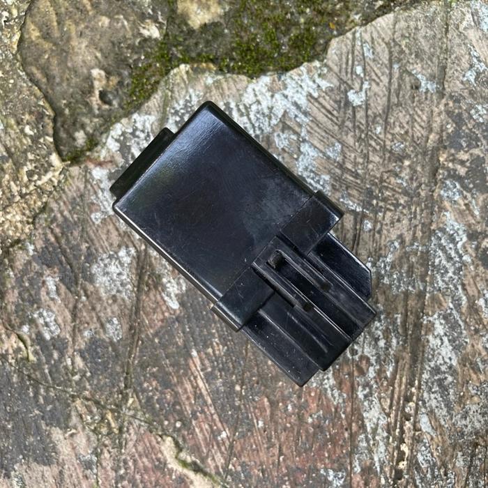 TEMPLATE 2* Flasher Assy Turn Signal Lampu Sen Sein 12V 3 Pin Toyota Corolla Corona SE Saloon Wagon 
