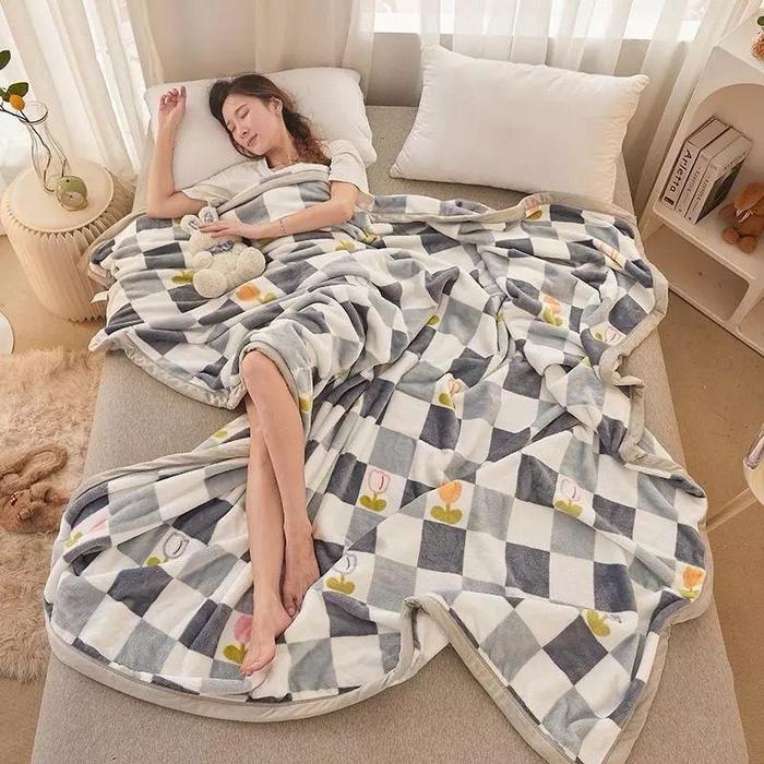 Selimut Bulu Halus Motif Kotak abu 150x200 Impor Termurah