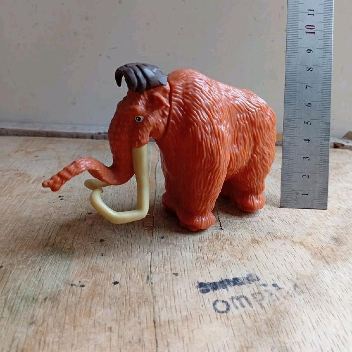 figure hewan kartun gajah mammoth ice age GG99