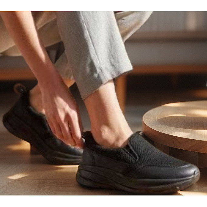 Sepatu Slip On Pria Wanita Varian Warna Hitam Polos Dan Hitam Putih Tanpa Tali - Sepatu Sekolah Hita