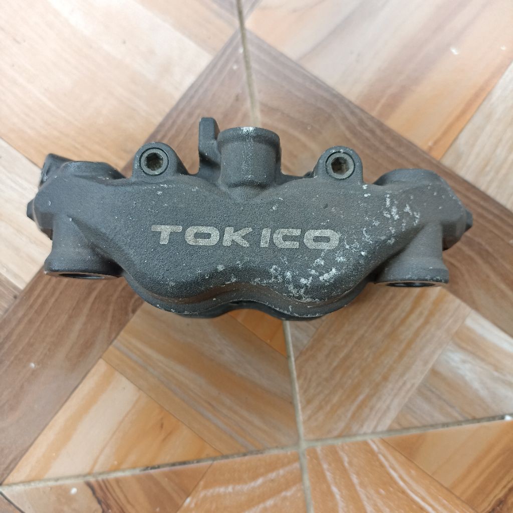 Honda CBR 600 1000 kaliper rem cakram depan kiri Tokico Radial pitch 108mm 4piston Original