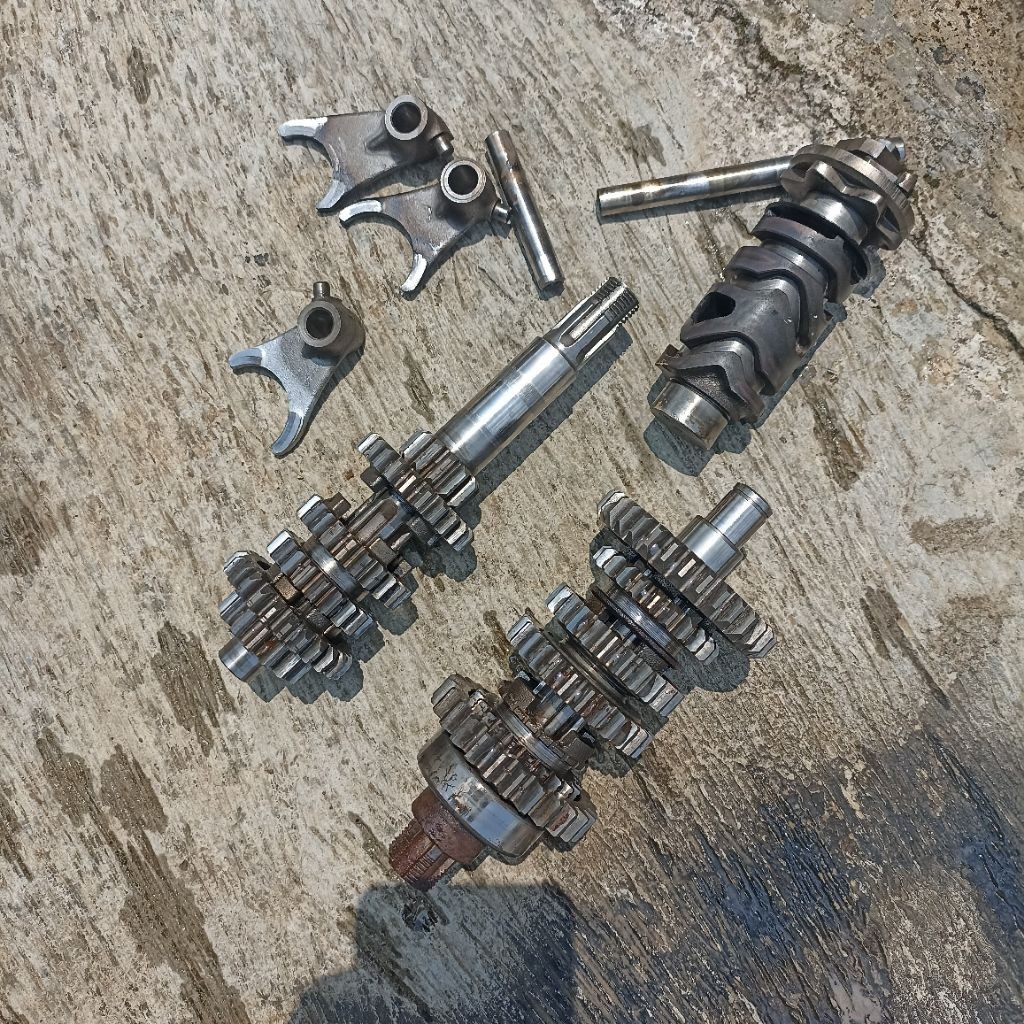 Original rasio gearbox set transmisi ratio Suzuki txr 150 /rgr150/panther/gamma