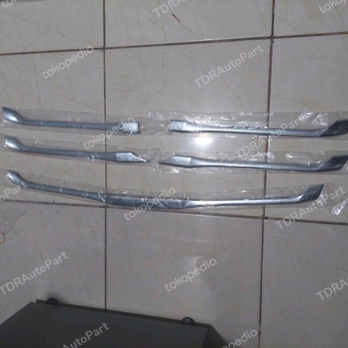 List Gril Bumper depan TOYOTA INNOVA 2012