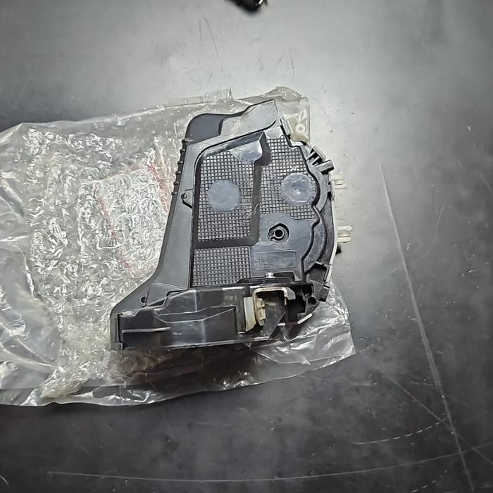 Aktuator / Actuator / Motor door lock doorlock pintu belakang tengah Honda CRV 2013-2017 Gen 4 HRV 2