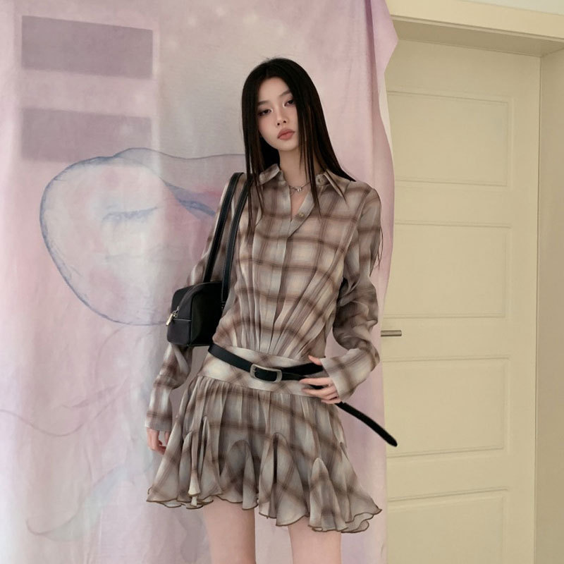 Mode Vogue Gaun kotak-kotak, gaun kemeja kasual retro dengan kerah berenda.