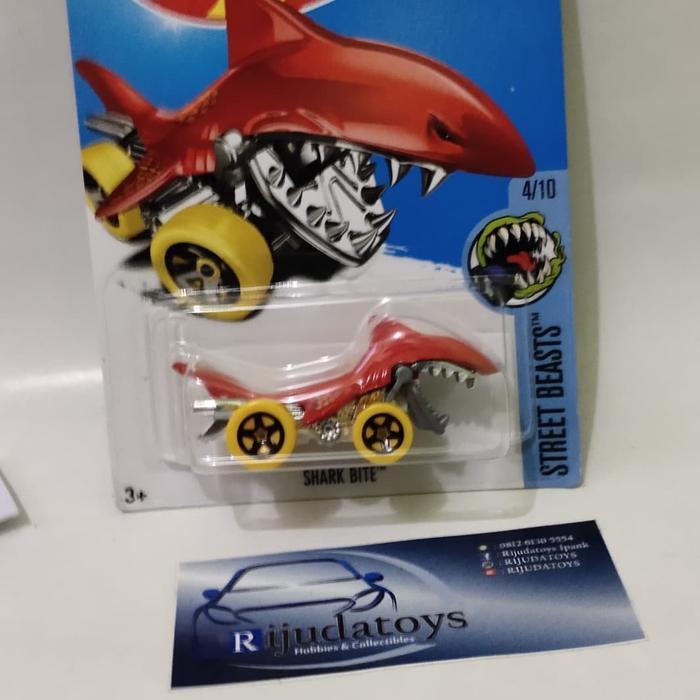 Hot wheels hotwheels shark bite warna merah