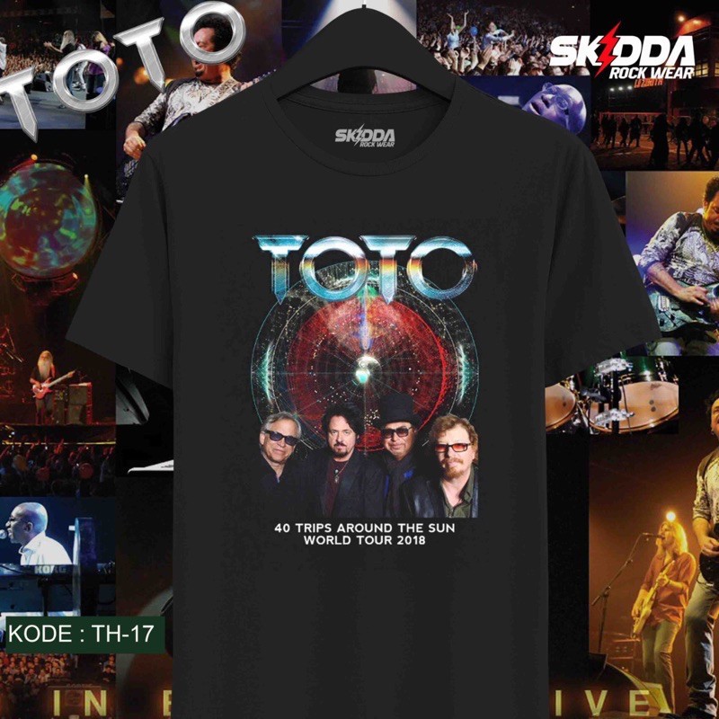 (COD) T Shirt Kaos Band TOTO 40 Trips Around the Sun - TH17 - Premium Black NSA