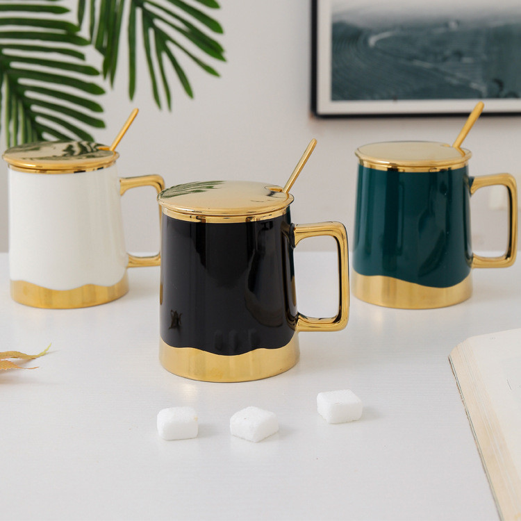RoyalHuis Gelas Minum Set Keramik List Gold Dengan Tutup Gelas Emas & Sendok Gold / Ceramic Mug Set 