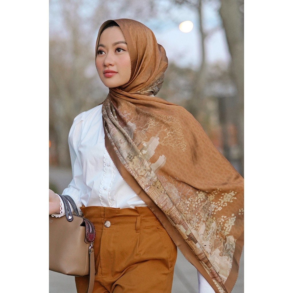 Buttonscarves NEW YORK REBORN SHAWL / SATIN SILK / CENTRAL PARK