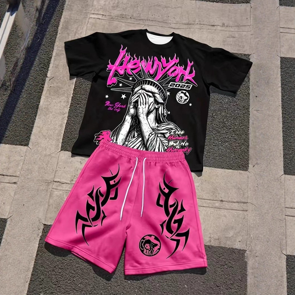 Jas pria dengan motif Patung Liberty T Kaos dengan celana pendek