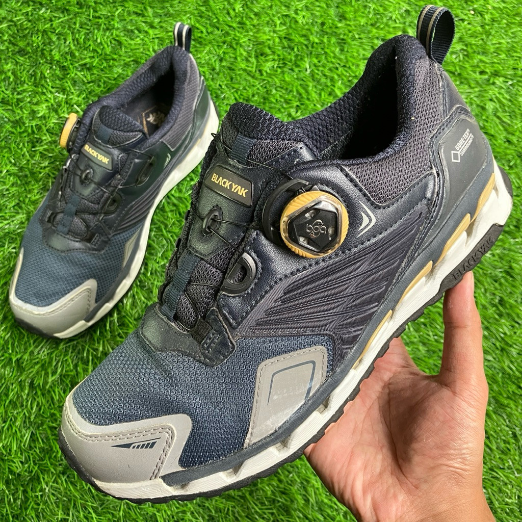 Sepatu Gunung Blackyak Goretex Tali Boa Outdoors shoes ukuran 40 Tangan Ke-2