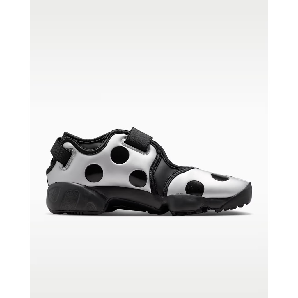 Sepatu Sneakers Wanita Nike Air Rift Black/Metallic Silver (IR1226-001) Original