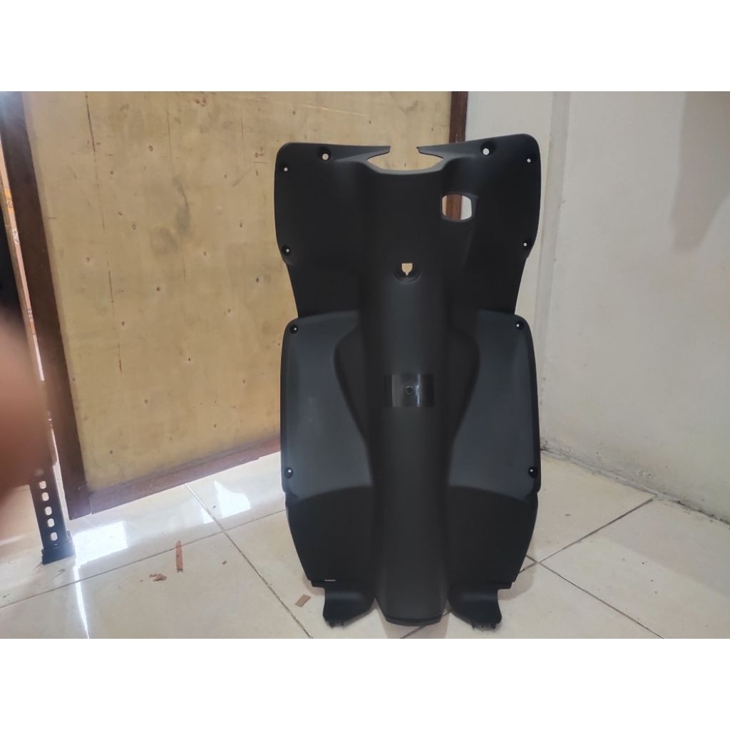 Cover Inner Dek Legshield Leksil Kunci Kontak Vario 110 CW Karbu Lama Old KVB 2006 - 2011