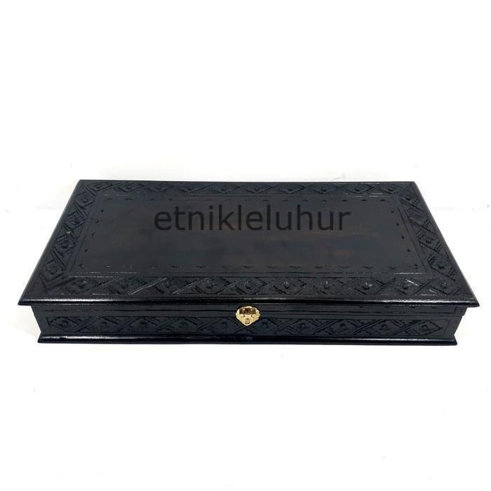 Ukiran Kotak Wadah Menyimpan Pusaka & Pusaka