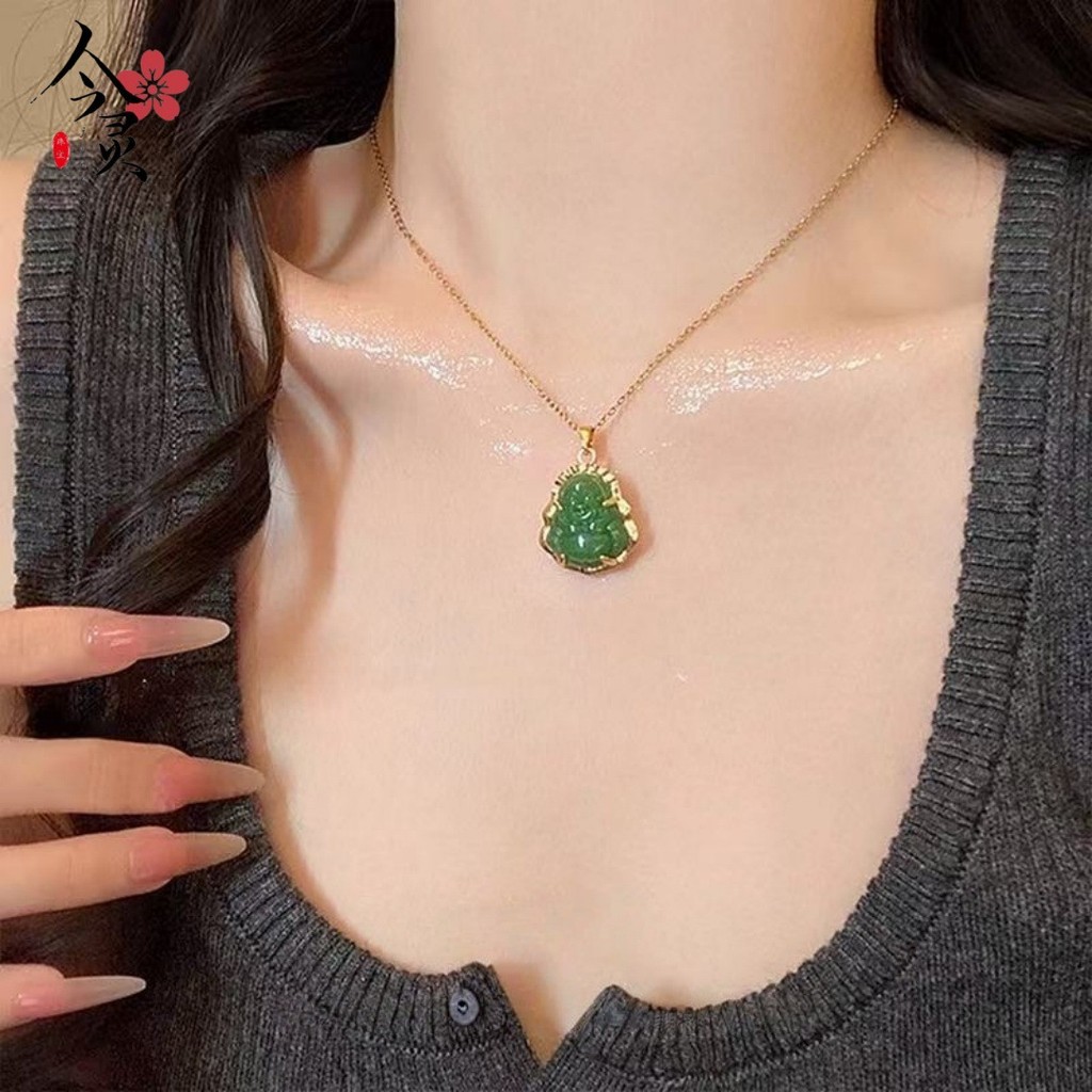 Kalung liontin baru dengan hiasan emas dan batu giok Hetian.