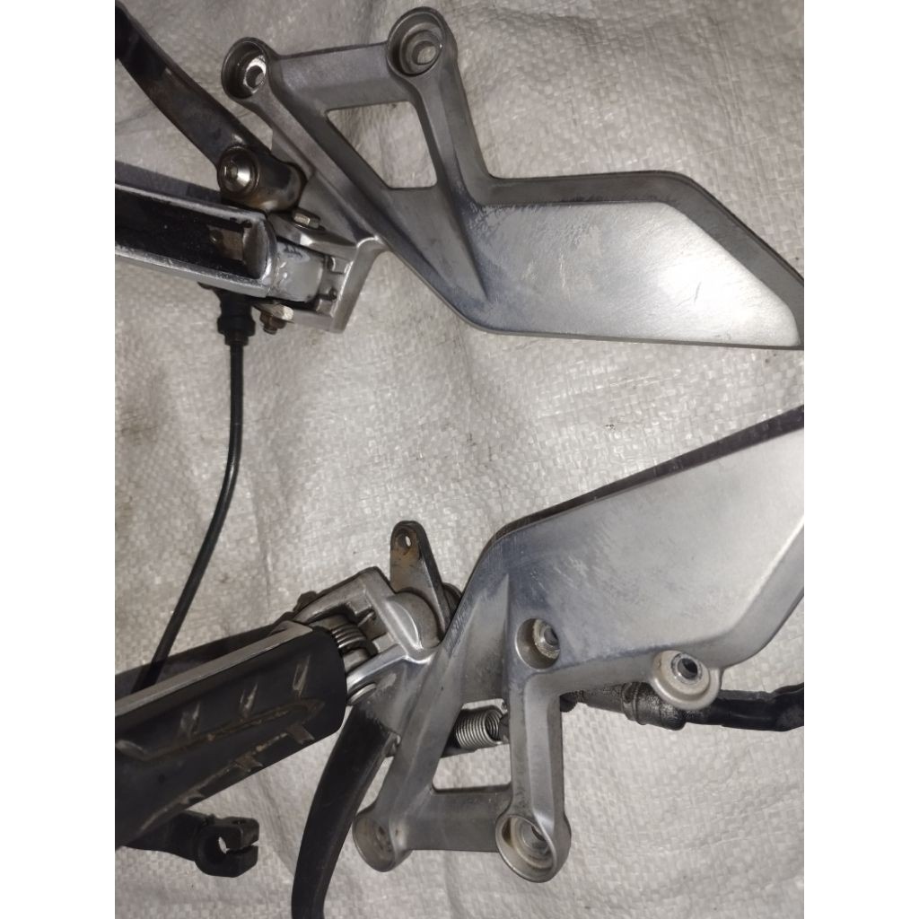 Footstep Postep Depan Postep Tengah CBR 150R Old 2015  ORIGINAL COPOTAN MOTOR