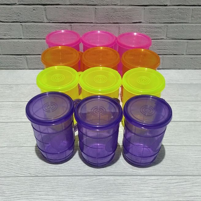 GELAS PLASTIK GAGANG TUTUP WARNA 1 LUSIN
