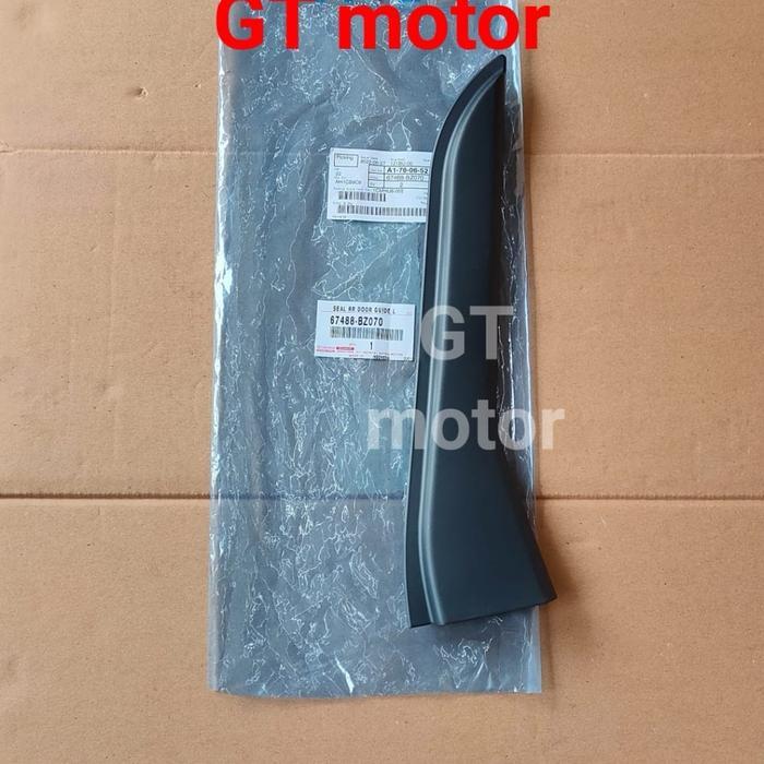 Cover Segitiga Pintu Belakang Tengah Dalam Kiri New Rush 2018-Up SPAREPART MOBIL