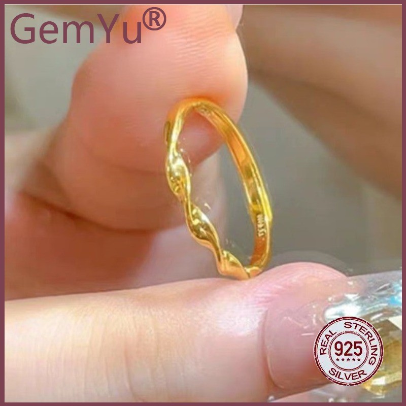 GemYu  Cincin Emas Cincin Mobius Emas untuk Wanita Fashion Niche Baru Cincin Terbuka Sederhana Hadia