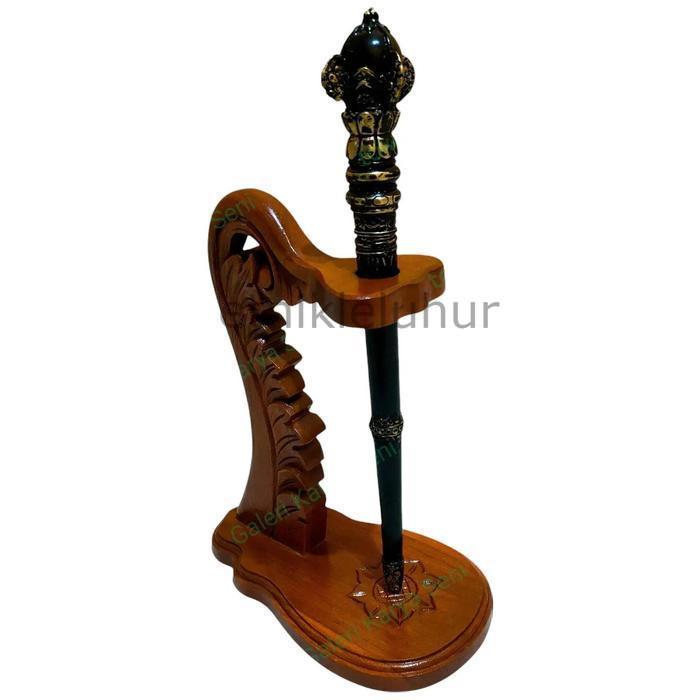 Stand Pusaka Dan Tongkat Komando Kayu Jati Politur Warna Coklat Antik