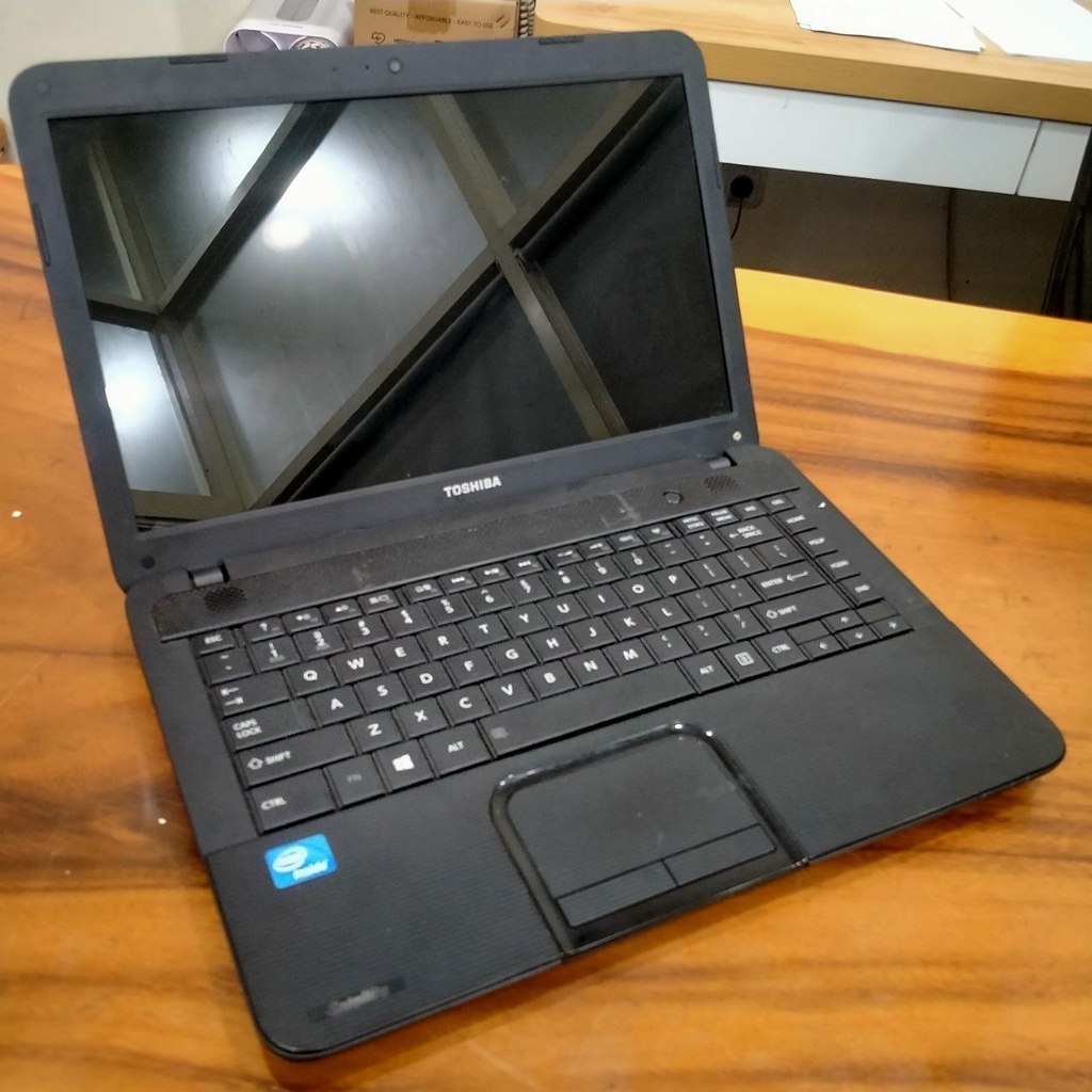 Toshiba Satellite C800 Intel ram 16gb ssd512gb Windows 10 Laptop Mahasiswa Laptop kerja office terba