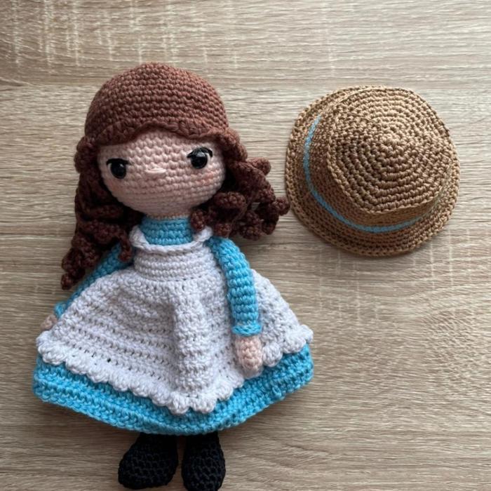 Boneka_Inosuke_Perempuan_Bertopi