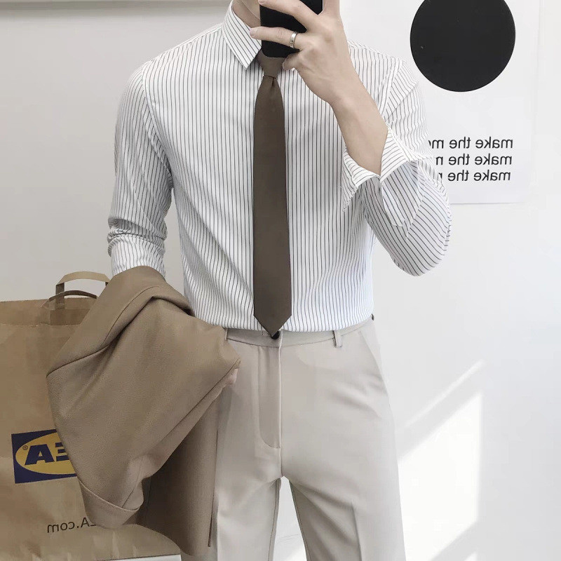 Kemeja lengan panjang bergaris-garis kasual untuk pria. Kemeja lengan panjang bergaris-garis kasual 