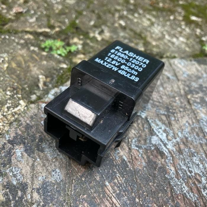 Flasher Assy Turn Signal Lampu Sen Sein 12V 3 Pin Toyota Corolla Corona EE90 SE ST171 EX Saloon Wago