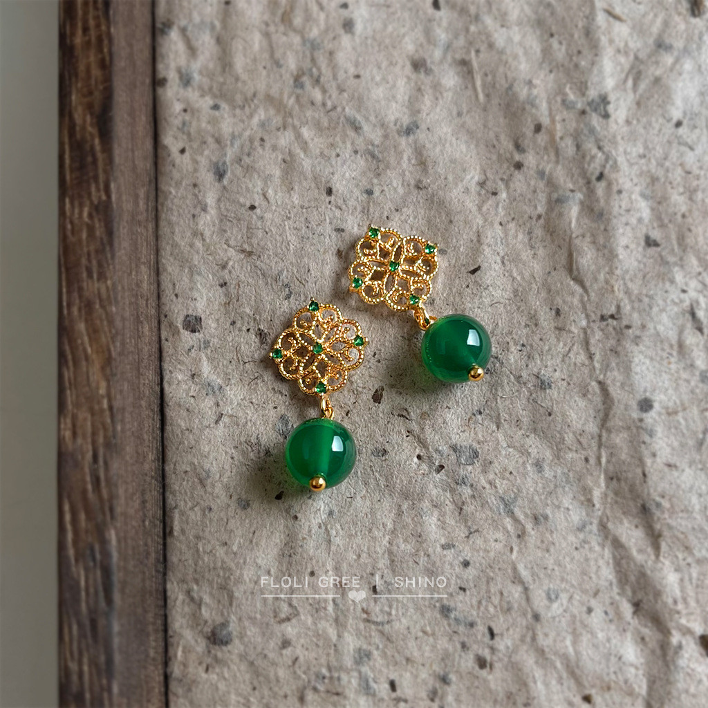 Anting-anting buatan tangan berbentuk renda berongga dengan zircon hijau dan batu akik berlapis mikr