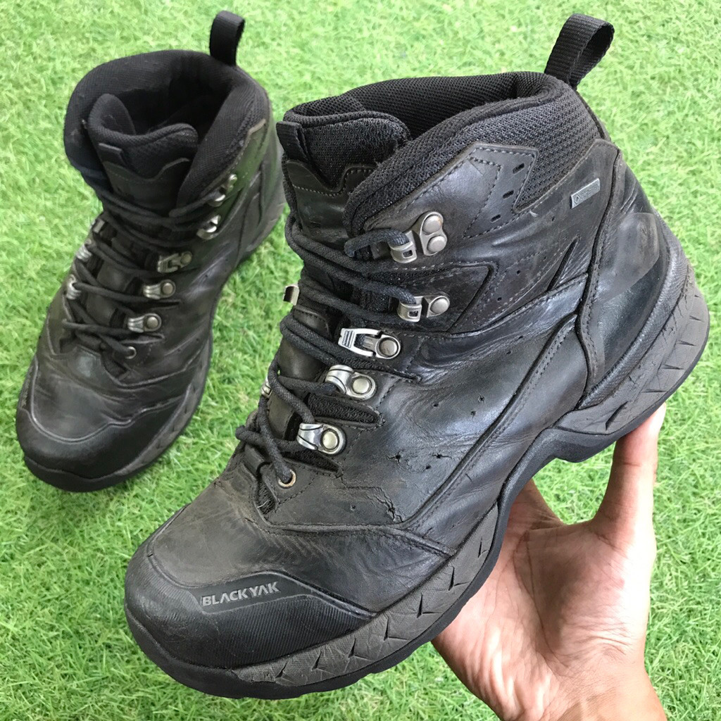Sepatu Gunung BLACKYAK Mid Leather Goretex ukuran 40 Outdoors Boots Tangan Ke-2