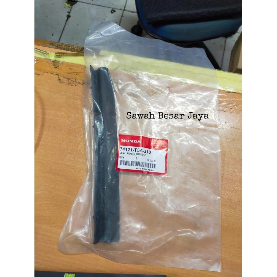 Seal Rubber Karet Kap Mesin Ujung Depan Bagian Tengah Kiri atau Kanan Honda Jazz S RS GK5 2014 2015 